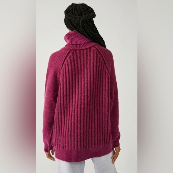 NEW FREE PEOPLE - Cozy Turtleneck w/ oversized fit Size Small - Picture 5 of 7